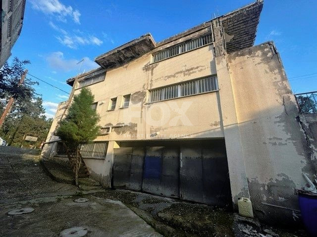 Old Building on a large plot in Agios Nikolaos