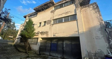 Old Building on a large plot in Agios Nikolaos