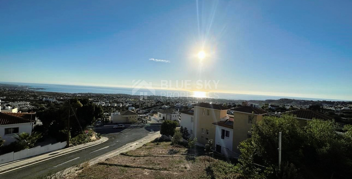 Stunning 2 bedroom apartment with unobstructed Sea views!