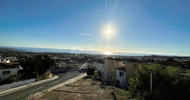 Stunning 2 bedroom apartment with unobstructed Sea views!