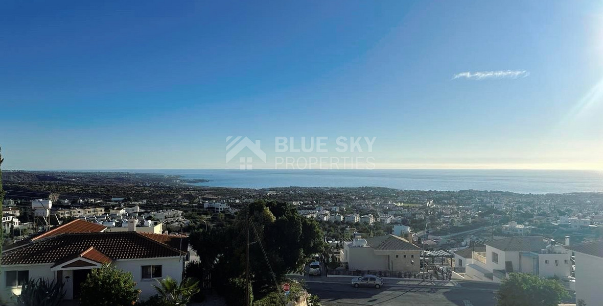 Stunning 2 bedroom apartment with unobstructed Sea views!