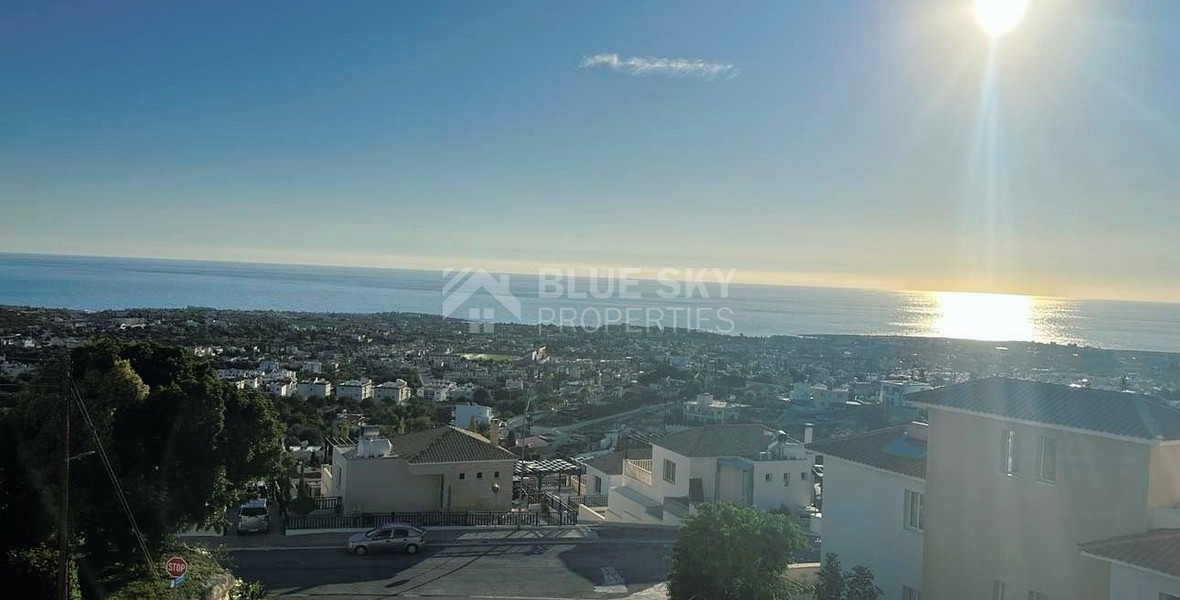 Stunning 2 bedroom apartment with unobstructed Sea views!