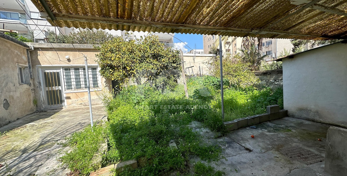 PLOT WITH TWO STOREY BUILDING ON IN THE HEART OF AGIA ZONI