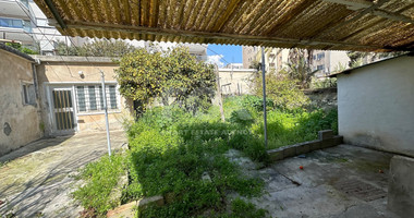 PLOT WITH TWO STOREY BUILDING ON IN THE HEART OF AGIA ZONI