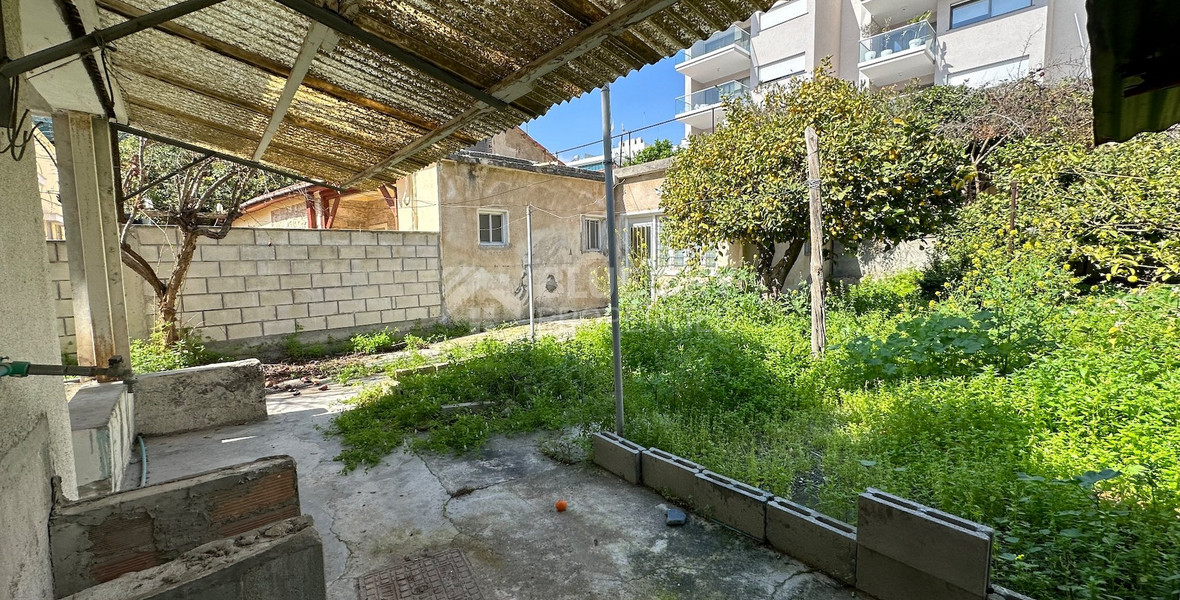 PLOT WITH TWO STOREY BUILDING ON IN THE HEART OF AGIA ZONI