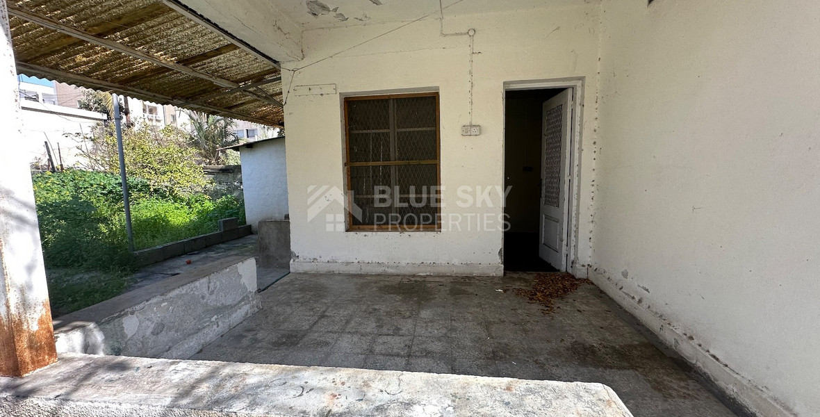 PLOT WITH TWO STOREY BUILDING ON IN THE HEART OF AGIA ZONI