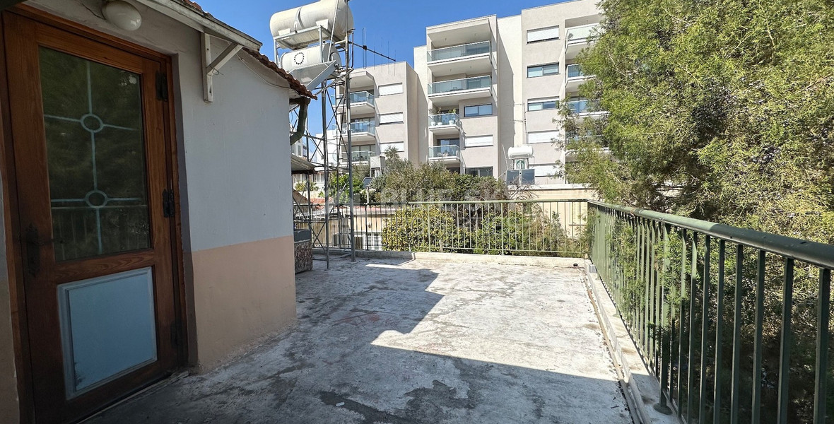 PLOT WITH TWO STOREY BUILDING ON IN THE HEART OF AGIA ZONI