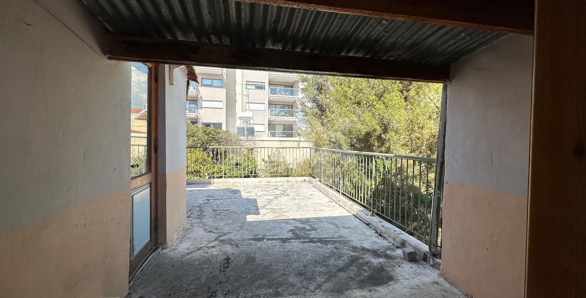 PLOT WITH TWO STOREY BUILDING ON IN THE HEART OF AGIA ZONI