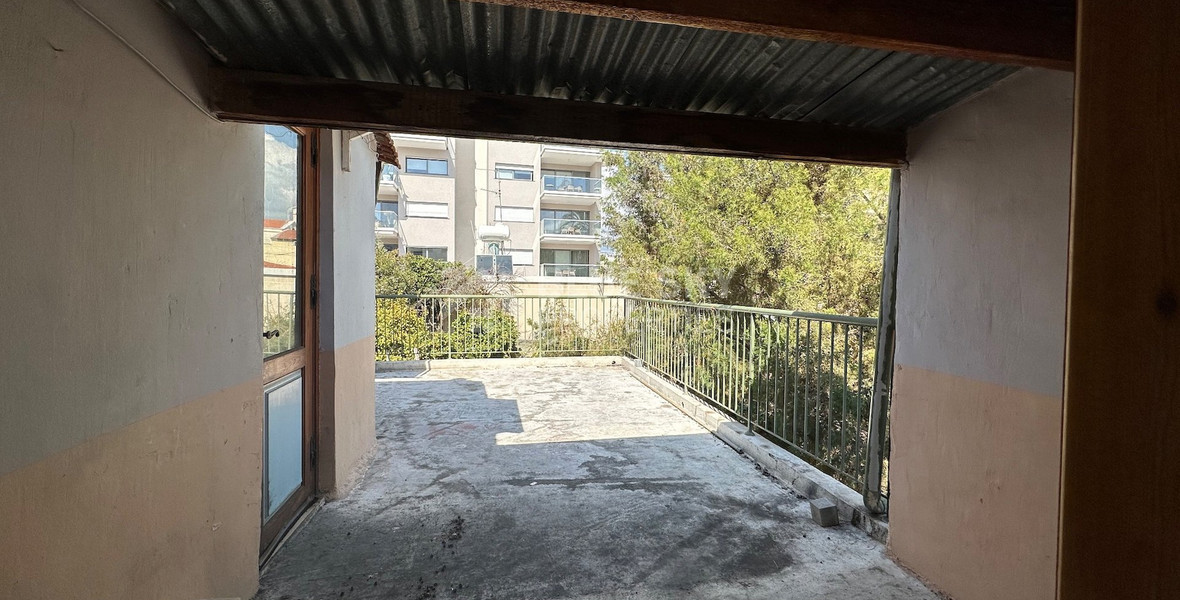 PLOT WITH TWO STOREY BUILDING ON IN THE HEART OF AGIA ZONI