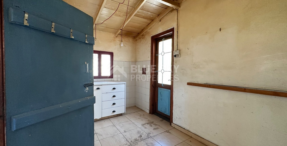 PLOT WITH TWO STOREY BUILDING ON IN THE HEART OF AGIA ZONI