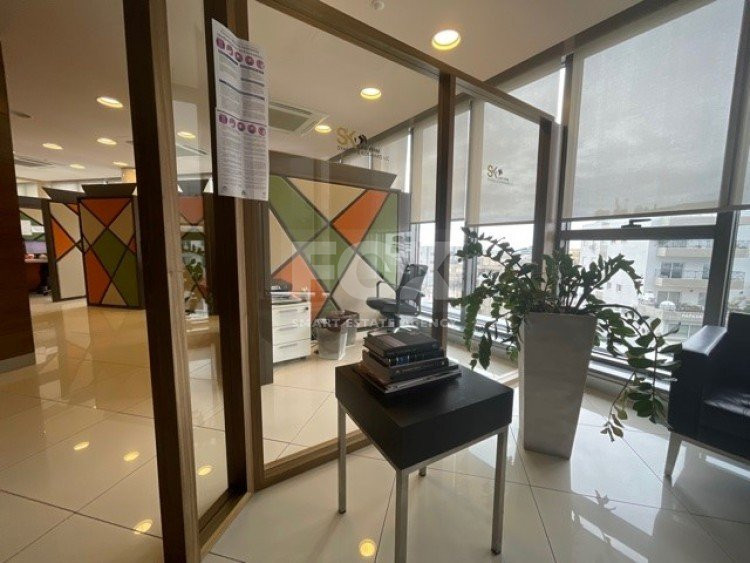 LUXURY BUILDING FOR SALE ON SPYROU KYPRIANOU AVENUE-MESA GEITONIA