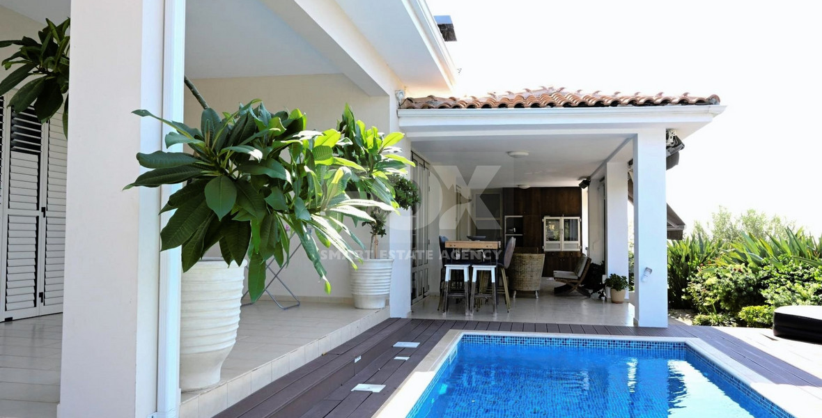Stunning Bungalow with Sea Views