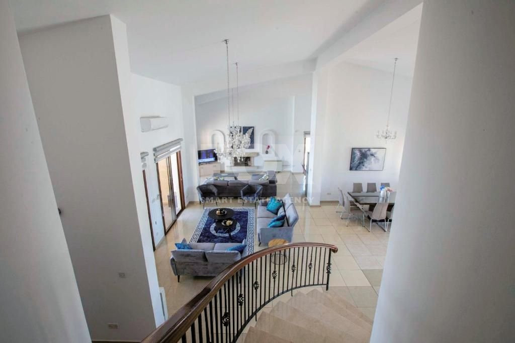 Luxury Oasis : Your Dream Villa in Paphos!