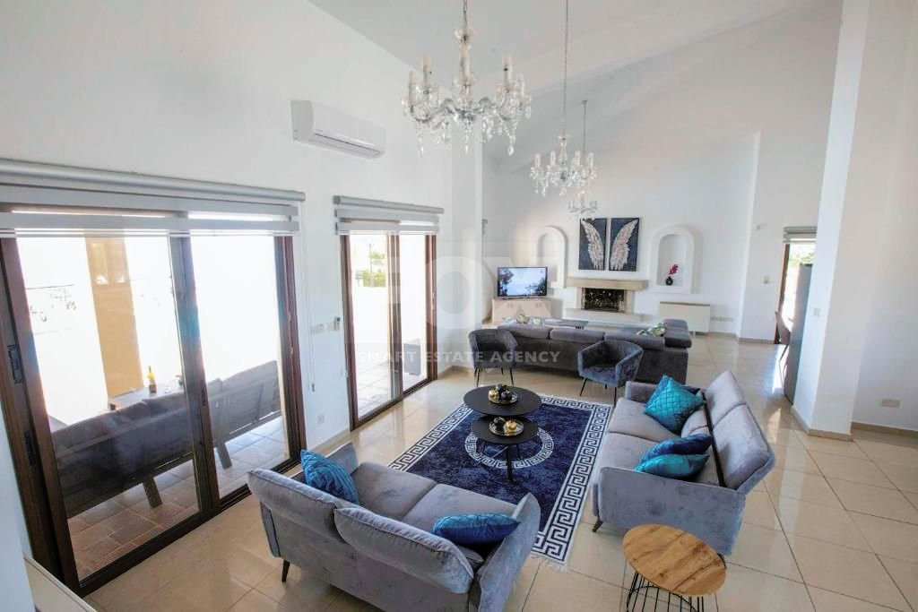 Luxury Oasis : Your Dream Villa in Paphos!