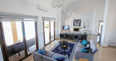 Luxury Oasis : Your Dream Villa in Paphos!