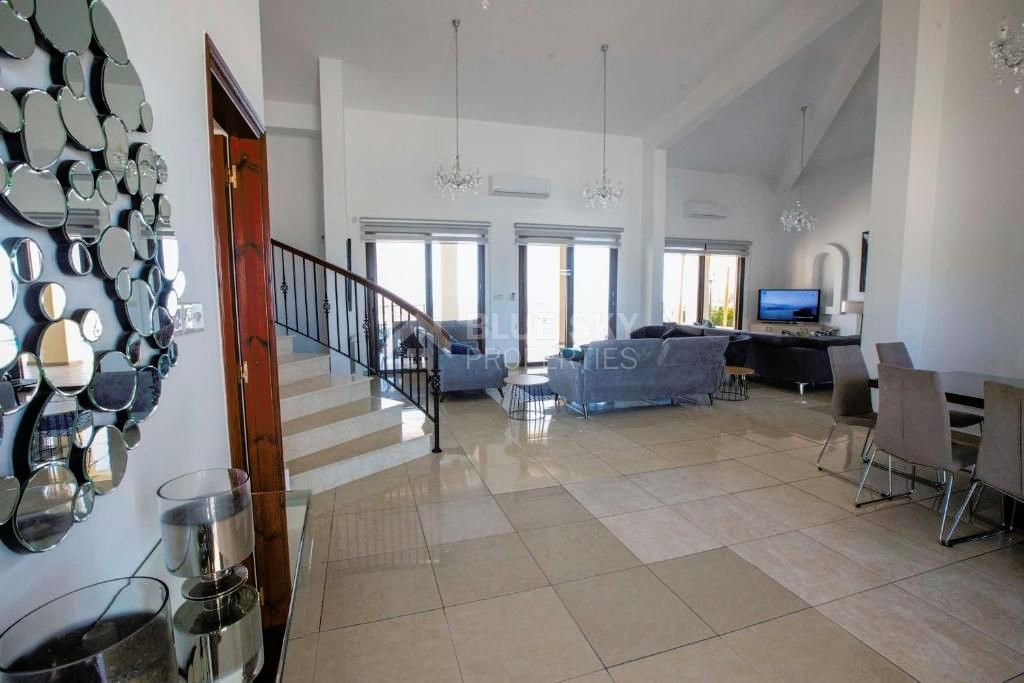 Luxury Oasis : Your Dream Villa in Paphos!