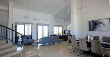 Luxury Oasis : Your Dream Villa in Paphos!