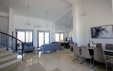 Luxury Oasis : Your Dream Villa in Paphos!