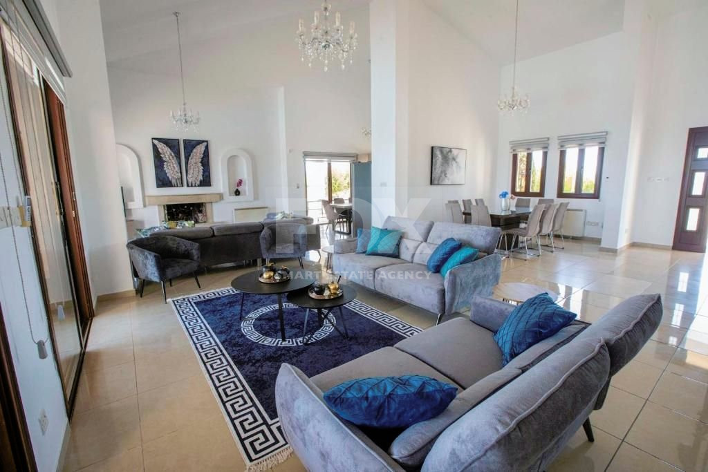 Luxury Oasis : Your Dream Villa in Paphos!