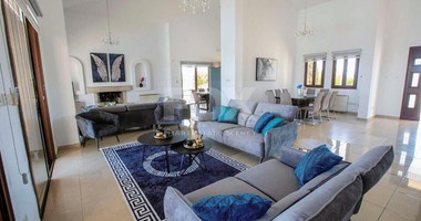Luxury Oasis : Your Dream Villa in Paphos!