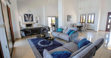 Luxury Oasis : Your Dream Villa in Paphos!