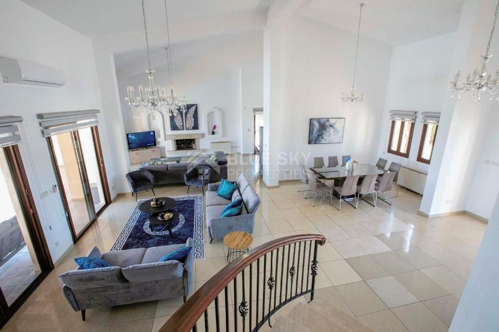 Luxury Oasis : Your Dream Villa in Paphos!