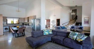 Luxury Oasis : Your Dream Villa in Paphos!