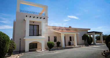 Luxury Oasis : Your Dream Villa in Paphos!