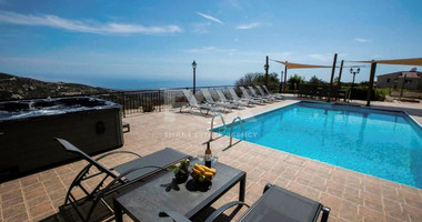 Luxury Oasis : Your Dream Villa in Paphos!