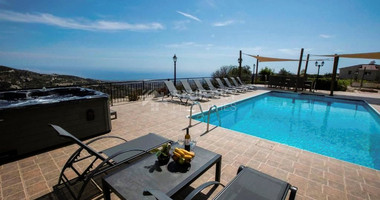 Luxury Oasis : Your Dream Villa in Paphos!