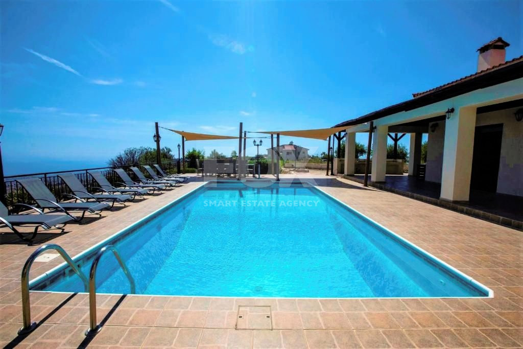 Luxury Oasis : Your Dream Villa in Paphos!