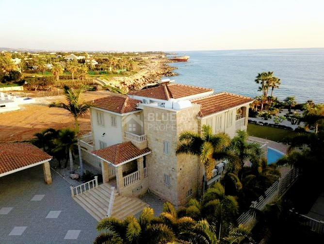 AMAZING SEA FRONT FIVE-BEDROOM LUXURY VILLA WITH BREATHTAKING VIEWS