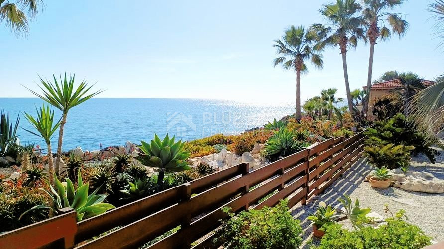 AMAZING SEA FRONT FIVE-BEDROOM LUXURY VILLA WITH BREATHTAKING VIEWS