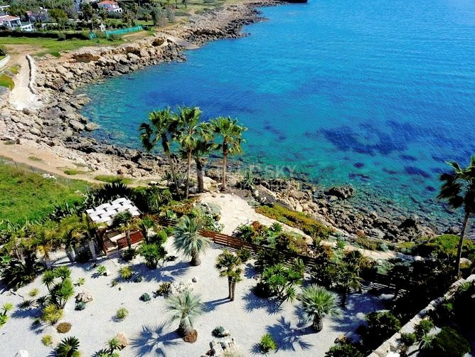 AMAZING SEA FRONT FIVE-BEDROOM LUXURY VILLA WITH BREATHTAKING VIEWS