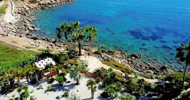 AMAZING SEA FRONT FIVE-BEDROOM LUXURY VILLA WITH BREATHTAKING VIEWS