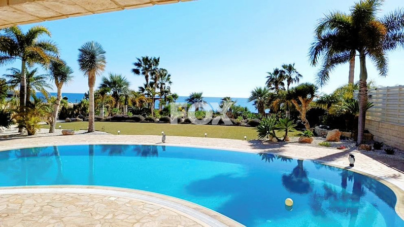 Commercial properties 400 m² for rent in Sea Caves, Paphos, Cyprus