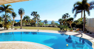 AMAZING SEA FRONT FIVE-BEDROOM LUXURY VILLA WITH BREATHTAKING VIEWS