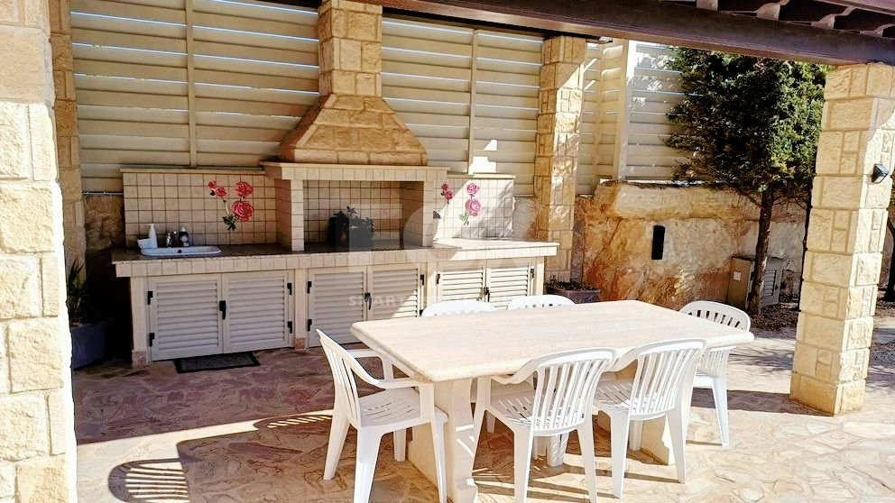 AMAZING SEA FRONT FIVE-BEDROOM LUXURY VILLA WITH BREATHTAKING VIEWS