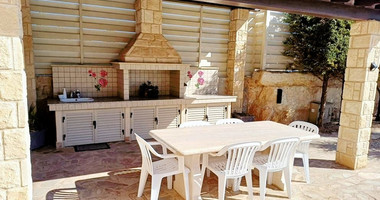 AMAZING SEA FRONT FIVE-BEDROOM LUXURY VILLA WITH BREATHTAKING VIEWS