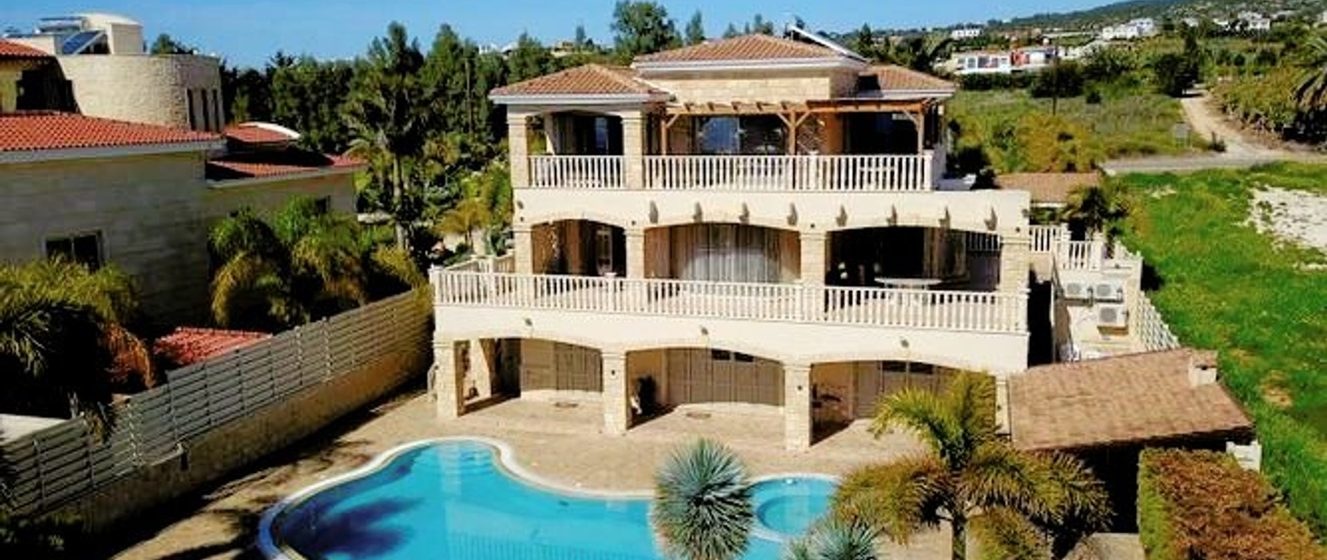 AMAZING SEA FRONT FIVE-BEDROOM LUXURY VILLA WITH BREATHTAKING VIEWS
