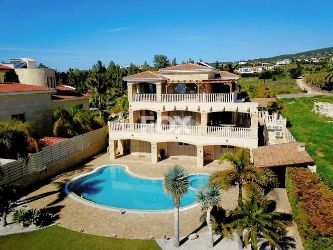 Commercial properties 400 m² for rent in Sea Caves, Paphos, Cyprus