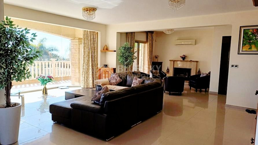 AMAZING SEA FRONT FIVE-BEDROOM LUXURY VILLA WITH BREATHTAKING VIEWS