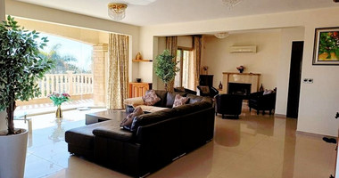 AMAZING SEA FRONT FIVE-BEDROOM LUXURY VILLA WITH BREATHTAKING VIEWS