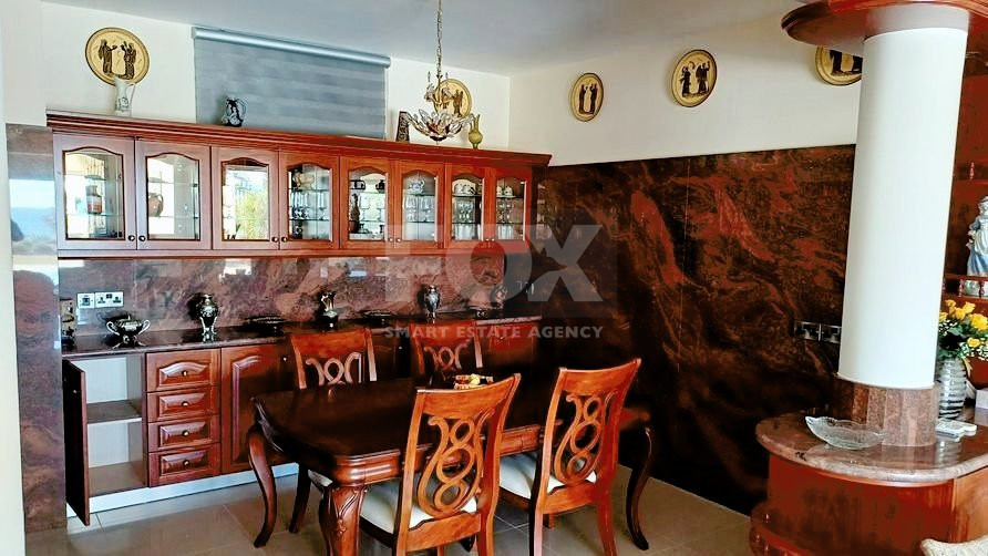 AMAZING SEA FRONT FIVE-BEDROOM LUXURY VILLA WITH BREATHTAKING VIEWS