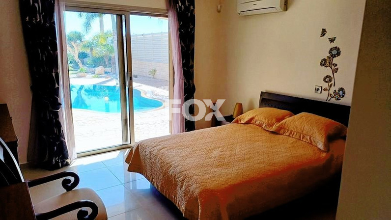 Commercial properties 400 m² for rent in Sea Caves, Paphos, Cyprus