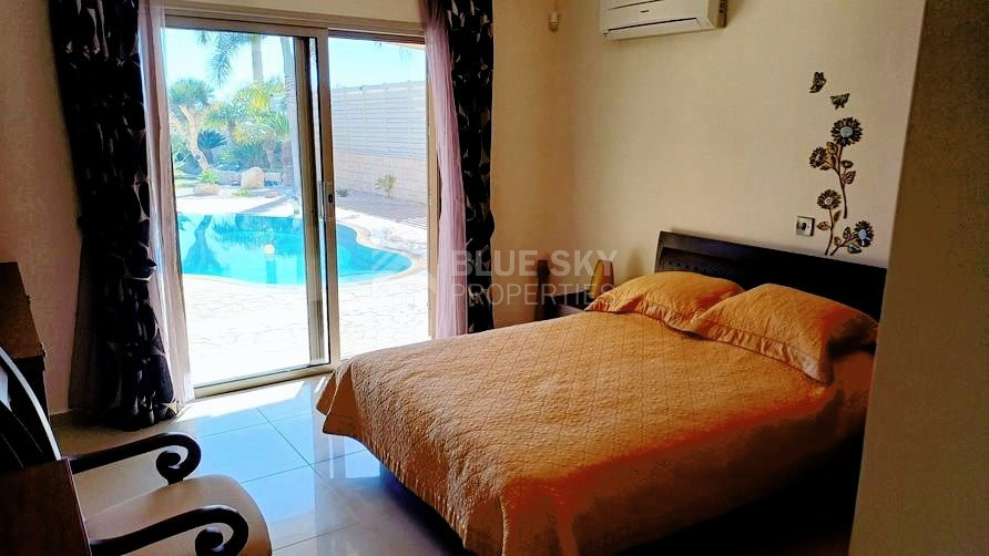 AMAZING SEA FRONT FIVE-BEDROOM LUXURY VILLA WITH BREATHTAKING VIEWS