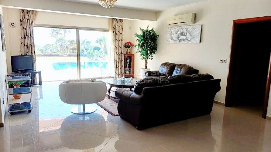 AMAZING SEA FRONT FIVE-BEDROOM LUXURY VILLA WITH BREATHTAKING VIEWS