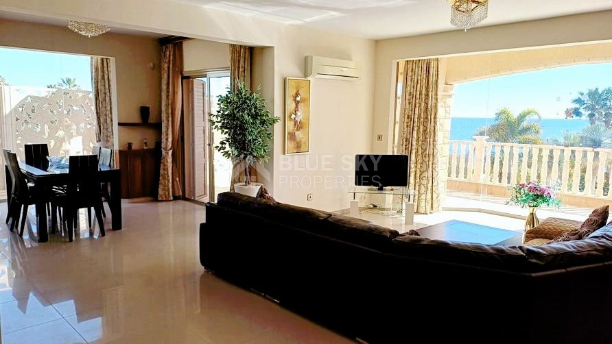 AMAZING SEA FRONT FIVE-BEDROOM LUXURY VILLA WITH BREATHTAKING VIEWS