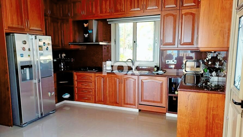 Commercial properties 400 m² for rent in Sea Caves, Paphos, Cyprus
