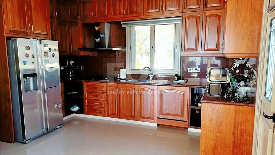 AMAZING SEA FRONT FIVE-BEDROOM LUXURY VILLA WITH BREATHTAKING VIEWS